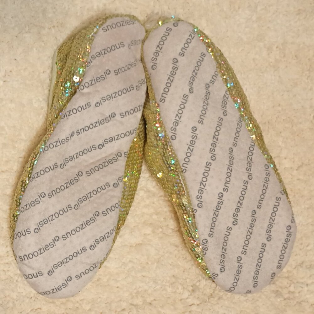 Eye Candy Bling Snoozies Sequin Slipper Socks w/ Non-Skid Grips & Sherpa Lining - Picture 6 of 6